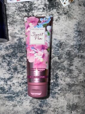Bath & Body Works Sweet Pea Body Cream - Pink Floral Tube